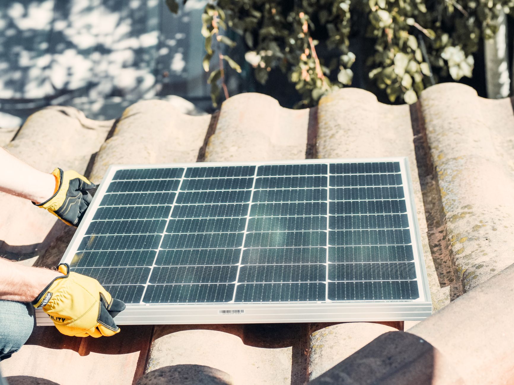 Installateur panneaux solaires équipe à Annecy
